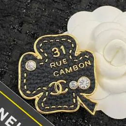 Broches Chanel